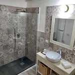 Hibiscus Comfort Bed & Breakfast 3*