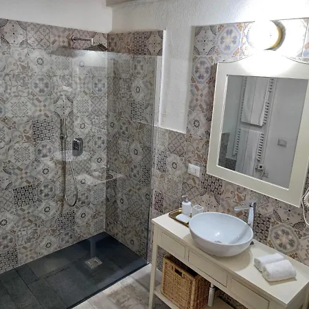 Hibiscus Comfort B&B *