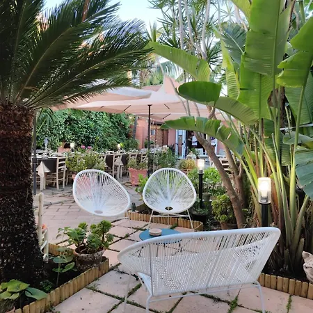 לינה וארוחת בוקר Hibiscus Comfort Quartu SantʼElena