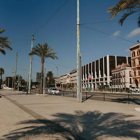 לינה וארוחת בוקר Hibiscus Comfort 4*